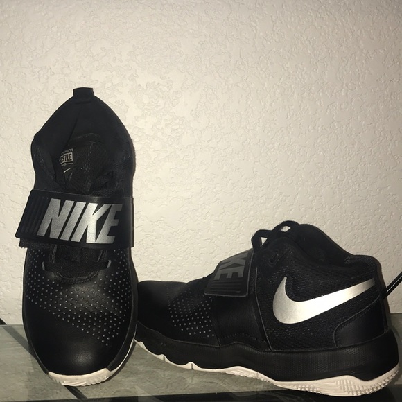 Basketball shoes - Picture 2 of 4